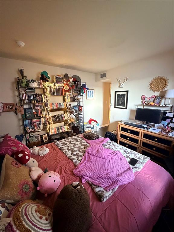 Building Photo - 720 N Village Dr