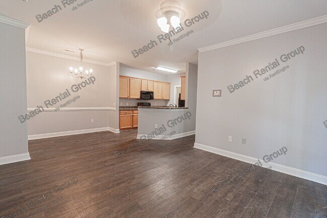 Building Photo - 2065 Silvercrest Dr