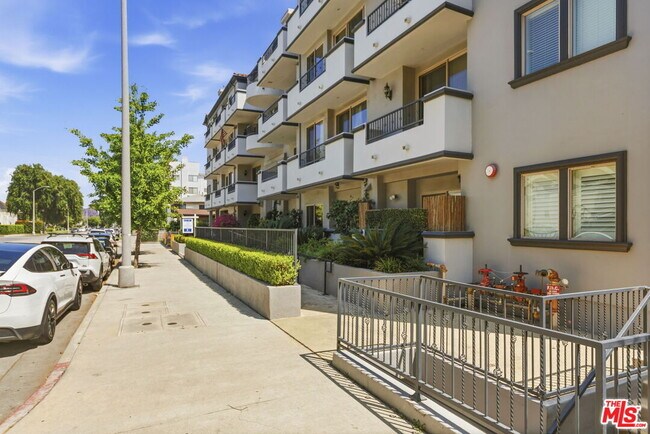 Building Photo - 11218 Camarillo St