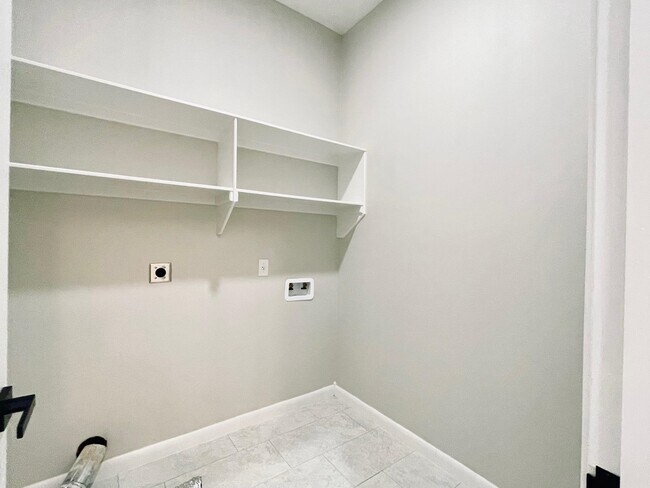 Building Photo - 1426 Los Estribos Dr