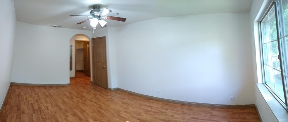 Building Photo - 819 H St