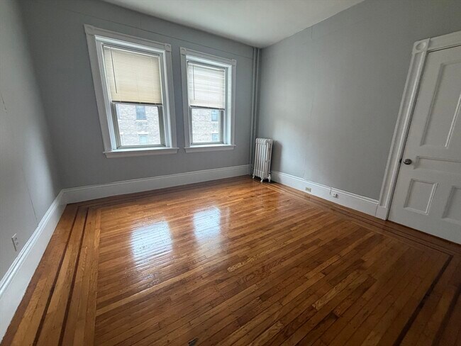 Building Photo - 11 Park St