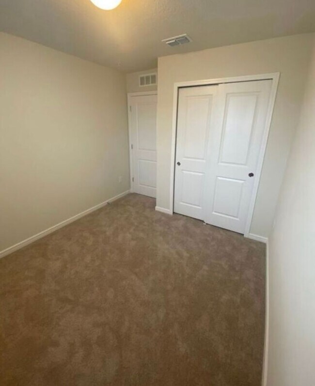 Building Photo - Isles of Lake Nona!! 3 Bedroom 2.5 Bathroom Townhome