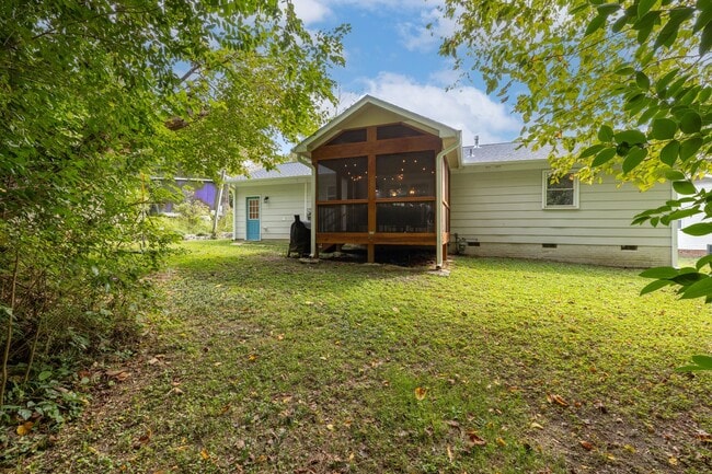 Building Photo - 2601 Bristol Pl