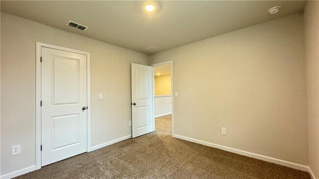 Building Photo - 228 Water Oak Wy