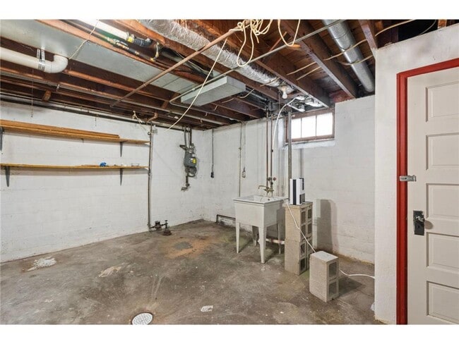 Building Photo - 2500 N Thomas Ave