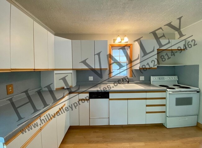 Building Photo - Two Bedroom Home