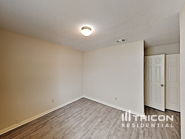 Building Photo - 3415 Sandbrook Dr