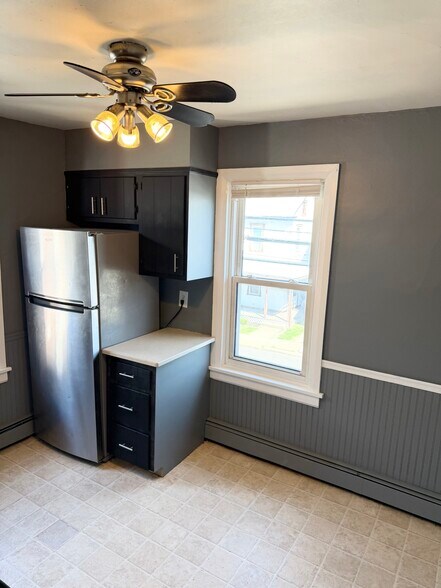 Building Photo - 1212 E Philadelphia Ave