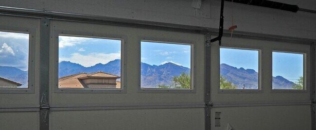 Building Photo - Stunning Executive Home (former model) in ...