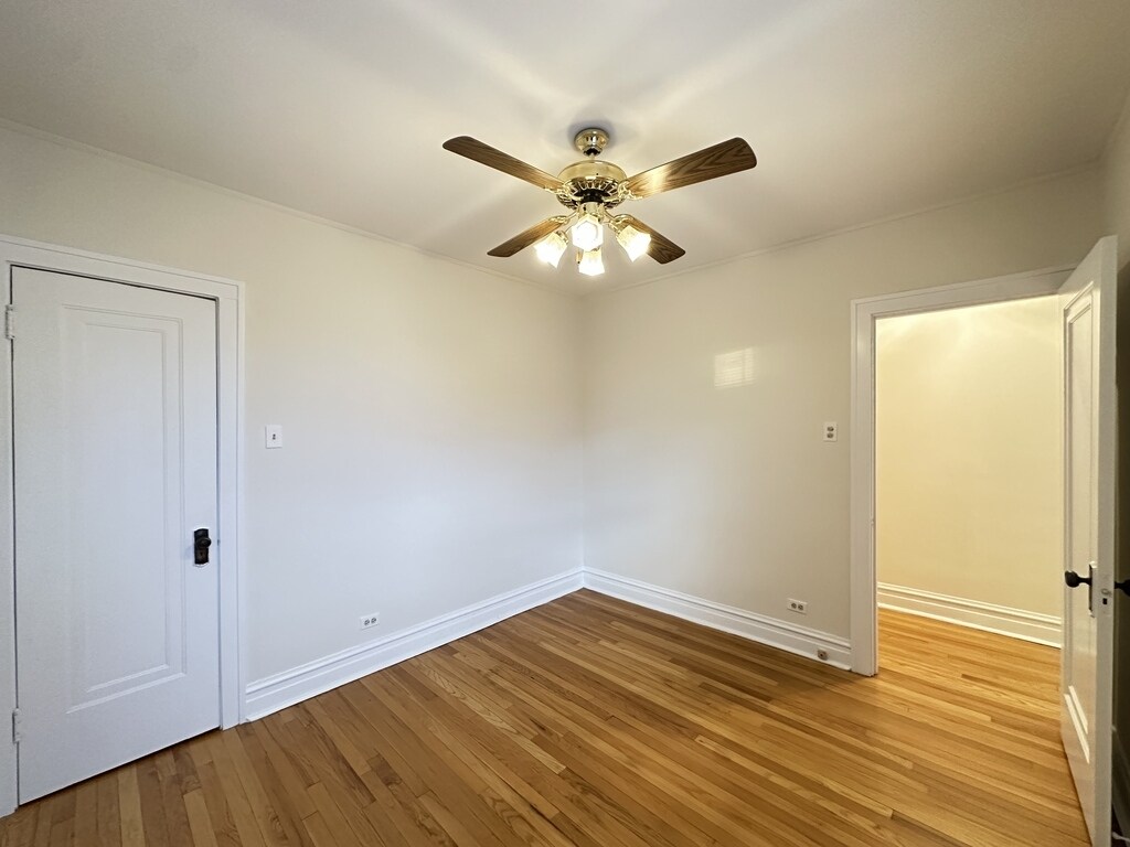 Building Photo - 1913 W Larchmont Ave