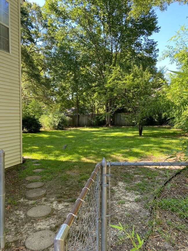 Building Photo - 208 Standifer Ave