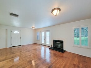 Building Photo - 418 Garland Dr