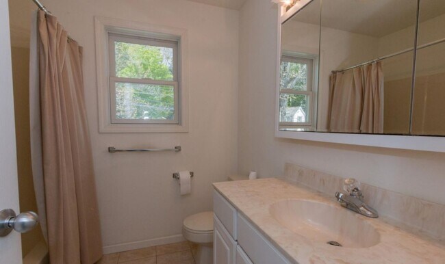 Building Photo - 14 Rowland St