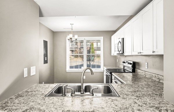 Building Photo - 7213 Rosemary Ct