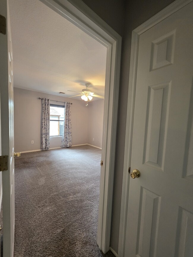 Building Photo - 5240 S 28th Pl