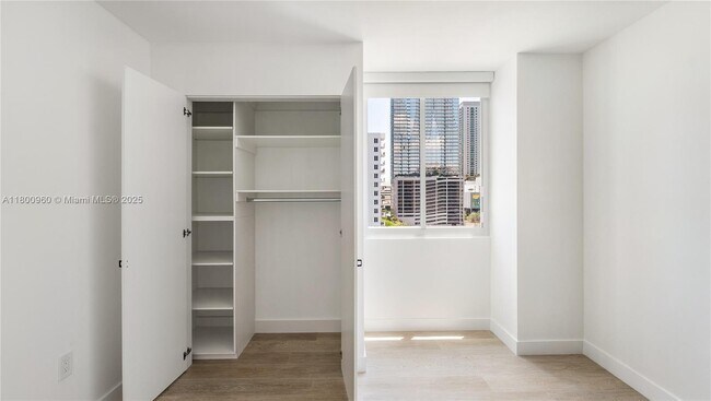 Building Photo - 850 N Miami Ave