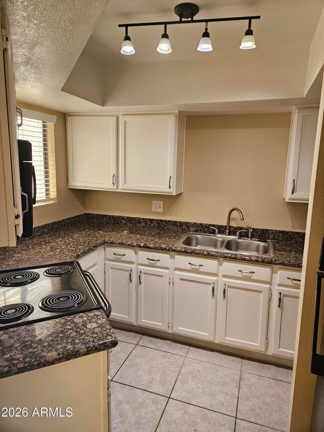 Building Photo - 935 N Granite Reef Rd