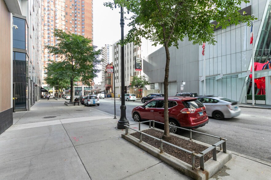 Building Photo - 21 E Chestnut St