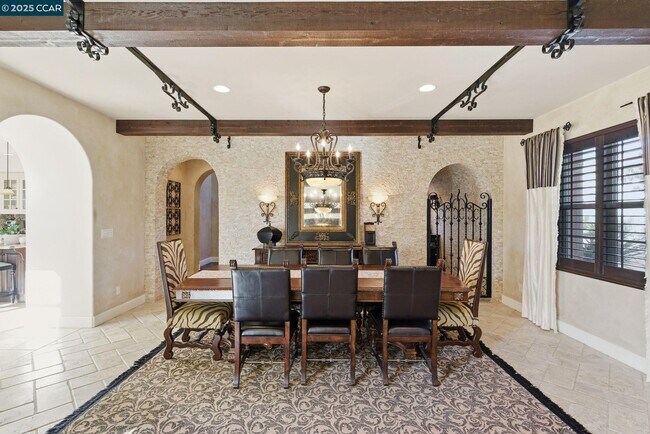 Building Photo - 1041 S Wedgewood Rd