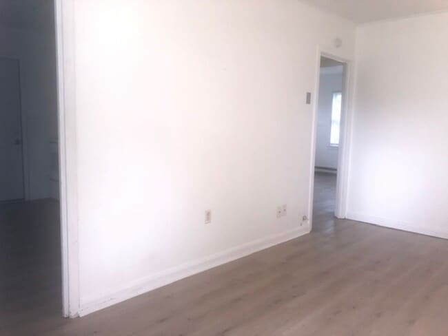 Building Photo - One Bedroom One Bathroom Home in St. Albans
