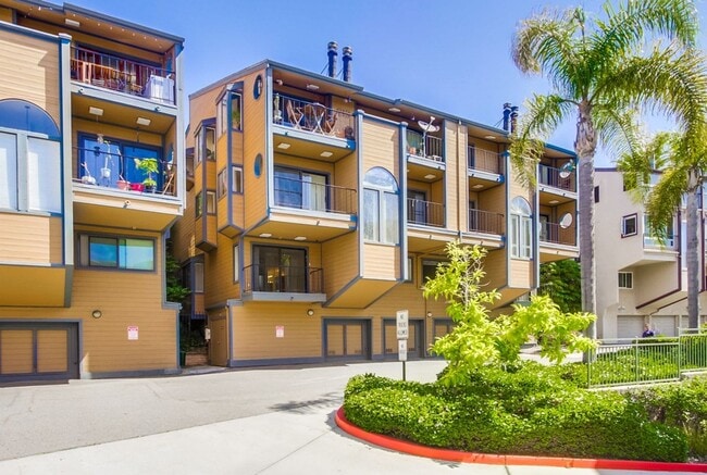 Building Photo - Prime Carlsbad Location - Available July 2025