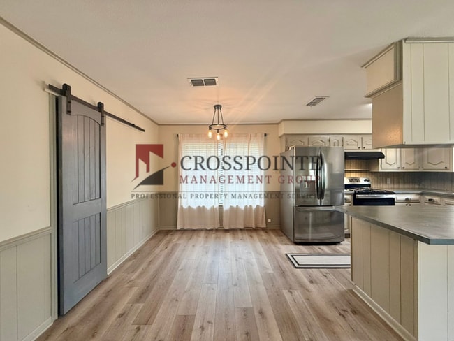 Building Photo - Almost Ready! 2 Bedroom 1 Bath ON Lake Palestine!