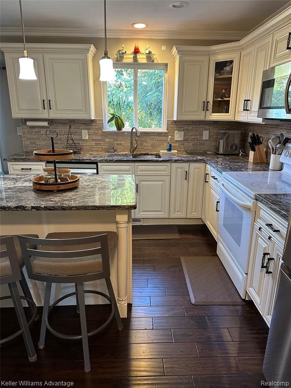 Building Photo - 2057 Holly Berry Ln