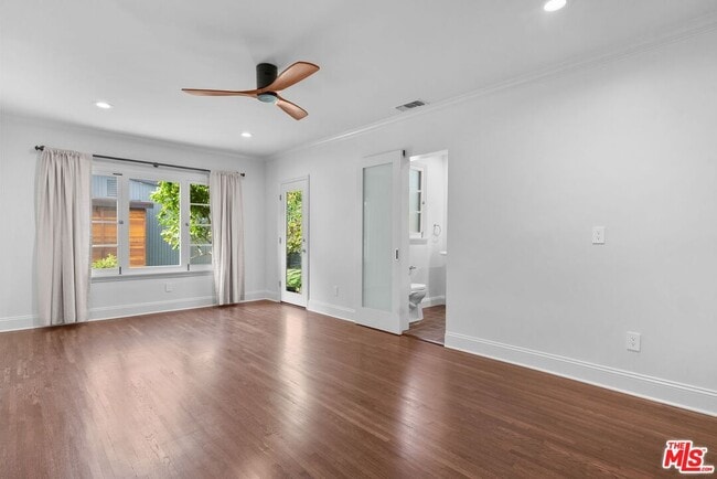 Building Photo - 619 S Sycamore Ave