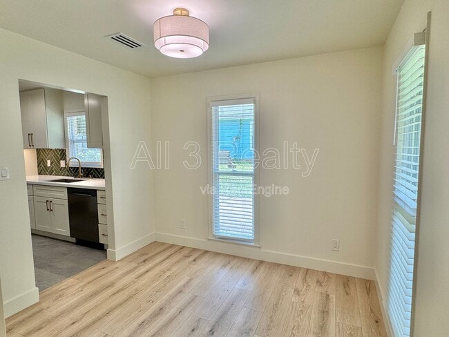Building Photo - 3224 Little John Dr