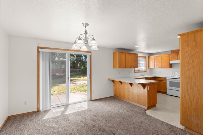 Building Photo - Woodstock 3 Bedroom Single Family Home