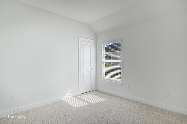 Building Photo - "Charming 3-Bed, 2-Bath Retreat on Sedgewi...