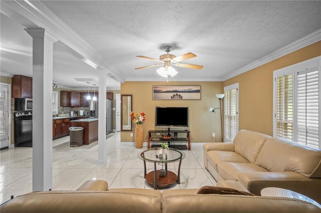 Building Photo - 4839 Lehigh Dr