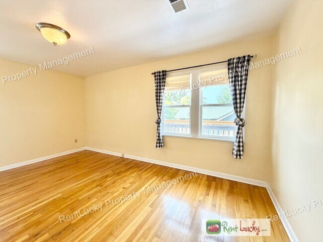 Building Photo - 1612 Markham Ave NE