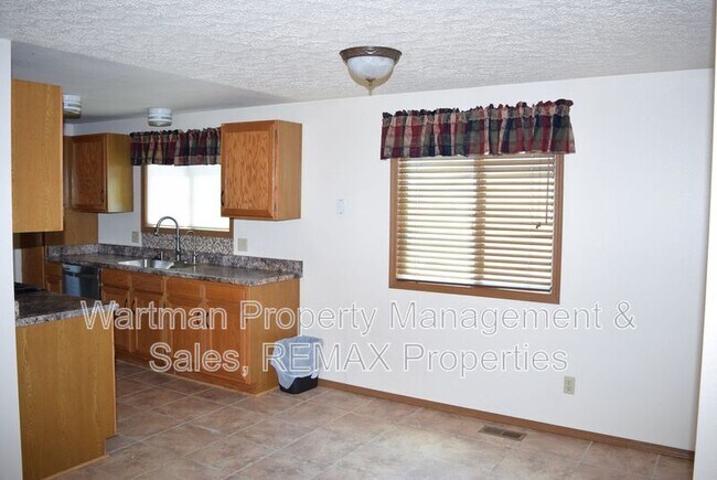 Building Photo - 2860 Frazier Ln