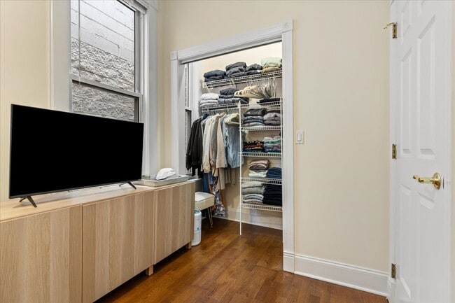 Building Photo - 1633 N North Park Avenue