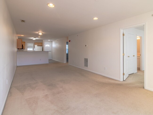 Building Photo - Unfurnished YEAR ROUND Condo in Lewes