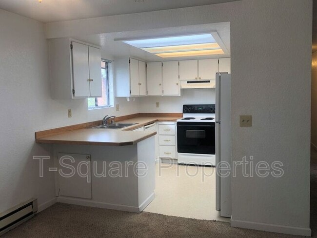 Building Photo - 7125 Rainier Dr