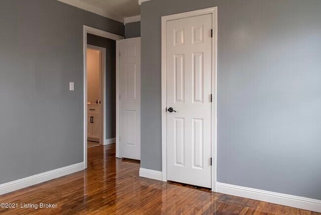 Building Photo - 609 Johnson St