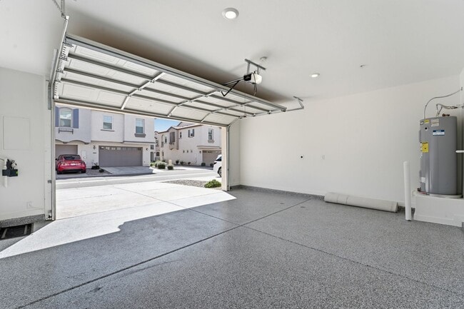 Building Photo - ** Like new Luxurious Modern townhome with 2 Master Suits in Warner Meadows**