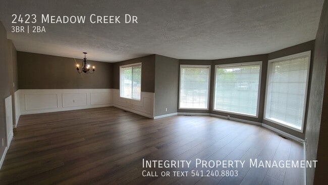 Building Photo - 2423 Meadow Creek Dr