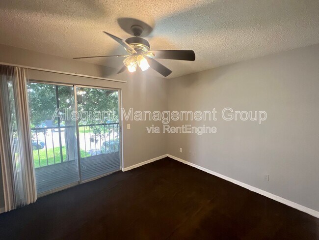 Building Photo - 624 Royalty Ct