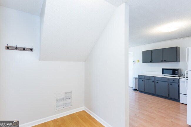 Building Photo - 656 Bellemeade Ave NW