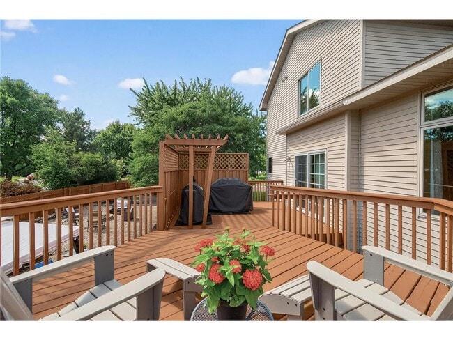 Building Photo - 4133 Sunset Trail N