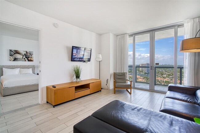 Building Photo - 2602 E Hallandale Beach Blvd