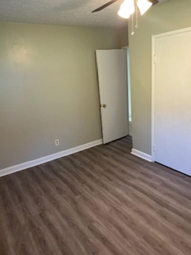 Building Photo - 3 Bedroom, 2 Bathroom Home
