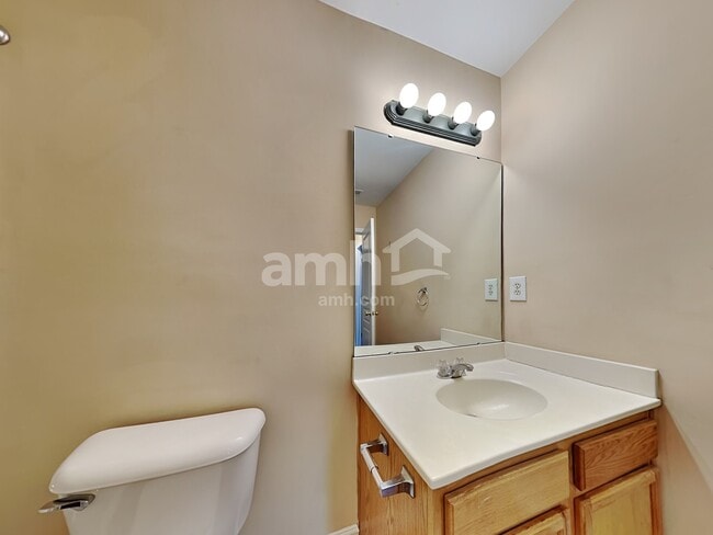 Building Photo - 9002 Glenashley Dr