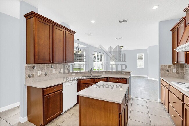 Building Photo - 10074 Iverson Dr
