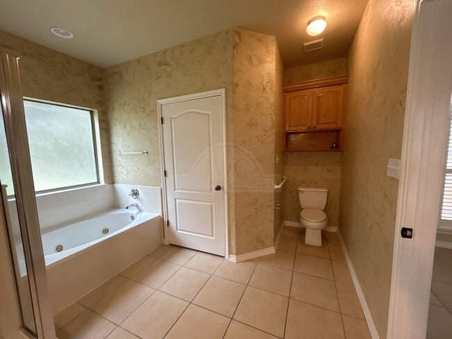 Building Photo - 808 Danny Cir