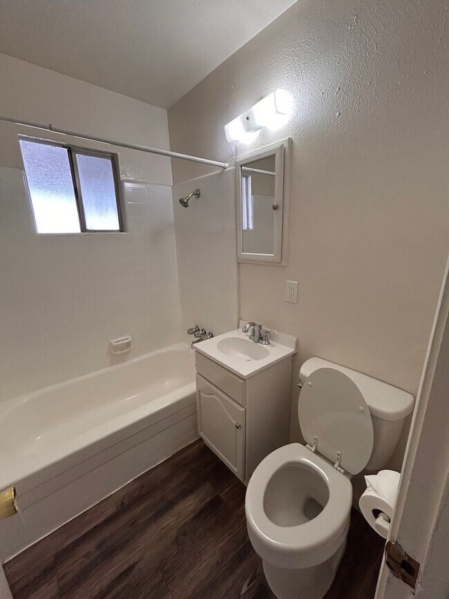 Building Photo - 3233